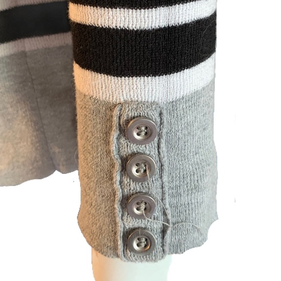 3/$30 Jessica Black & White Striped Sweater Size M - Picture 7 of 14